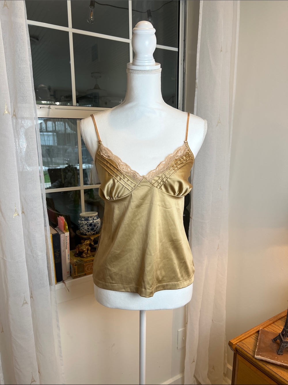 Gilligan & O'Malley Beige Lace-Trim Satin Camisole size medium.